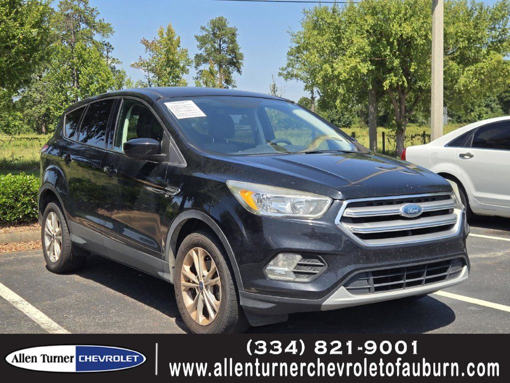 Used 2017 Ford Escape SE FWD image 1