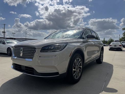 Used 2022 Lincoln Corsair FWD image 2