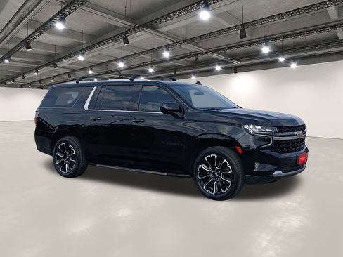 Used 2023 Chevrolet Suburban LS image 2