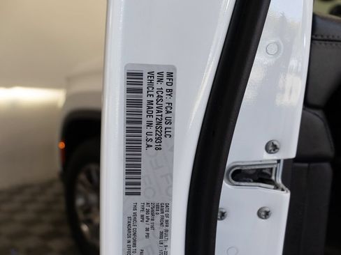 Used 2022 Jeep Wagoneer Series I AWD/4WD image 39