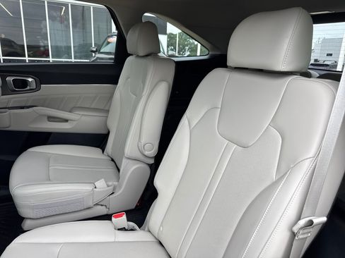 Certified 2023 Kia Sorento SX FWD image 19