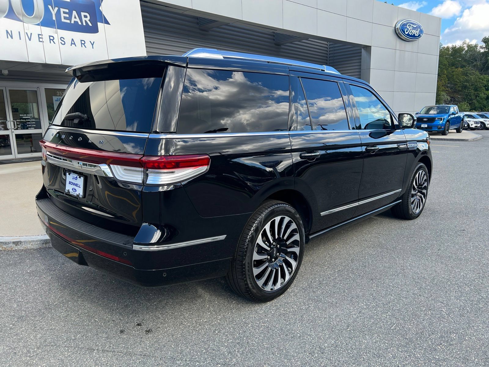 Used 2023 Lincoln Navigator Black Label AWD/4WD image 6