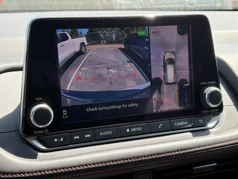 Used 2025 Nissan Rogue SV image 9