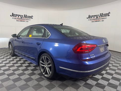 Used 2017 Volkswagen Passat 1.8T R-Line w/ R-Line Lighting Package FWD image 9