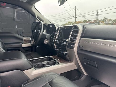 Used 2017 Ford F250 Lariat w/ Chrome Package image 29