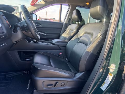Used 2023 Nissan Pathfinder SL w/ Lighting Package (N92) AWD/4WD image 17