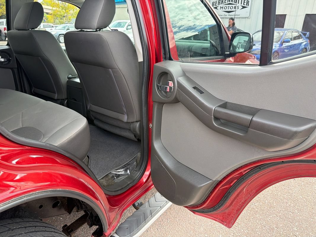 Used 2012 Nissan Xterra 4WD image 15
