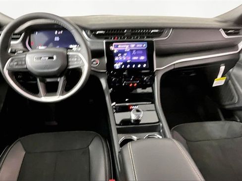 New 2025 Jeep Grand Cherokee L Laredo image 6