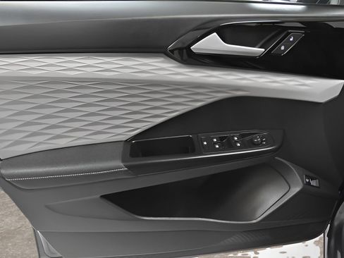 Used 2024 Volkswagen Taos S image 33