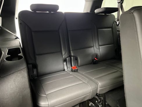 Used 2025 Chevrolet Suburban Z71 AWD/4WD image 35