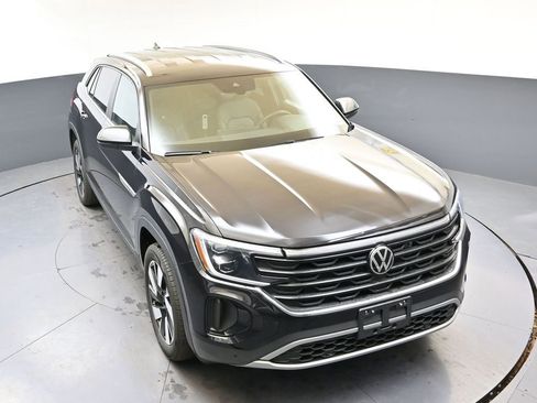 Certified 2025 Volkswagen Atlas Cross Sport SE image 43