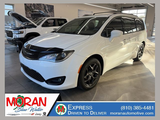 Used 2018 Chrysler Pacifica Touring-L Plus w/ S Appearance Package FWD image 1