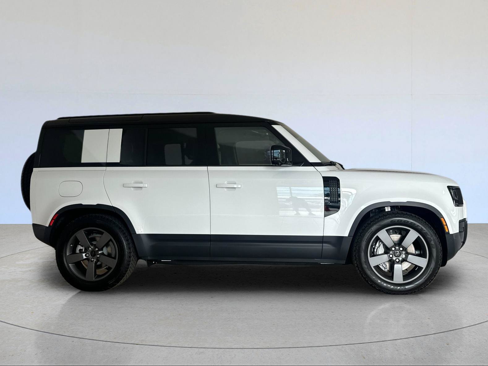New 2026 Land Rover Defender 110 S AWD/4WD image 7