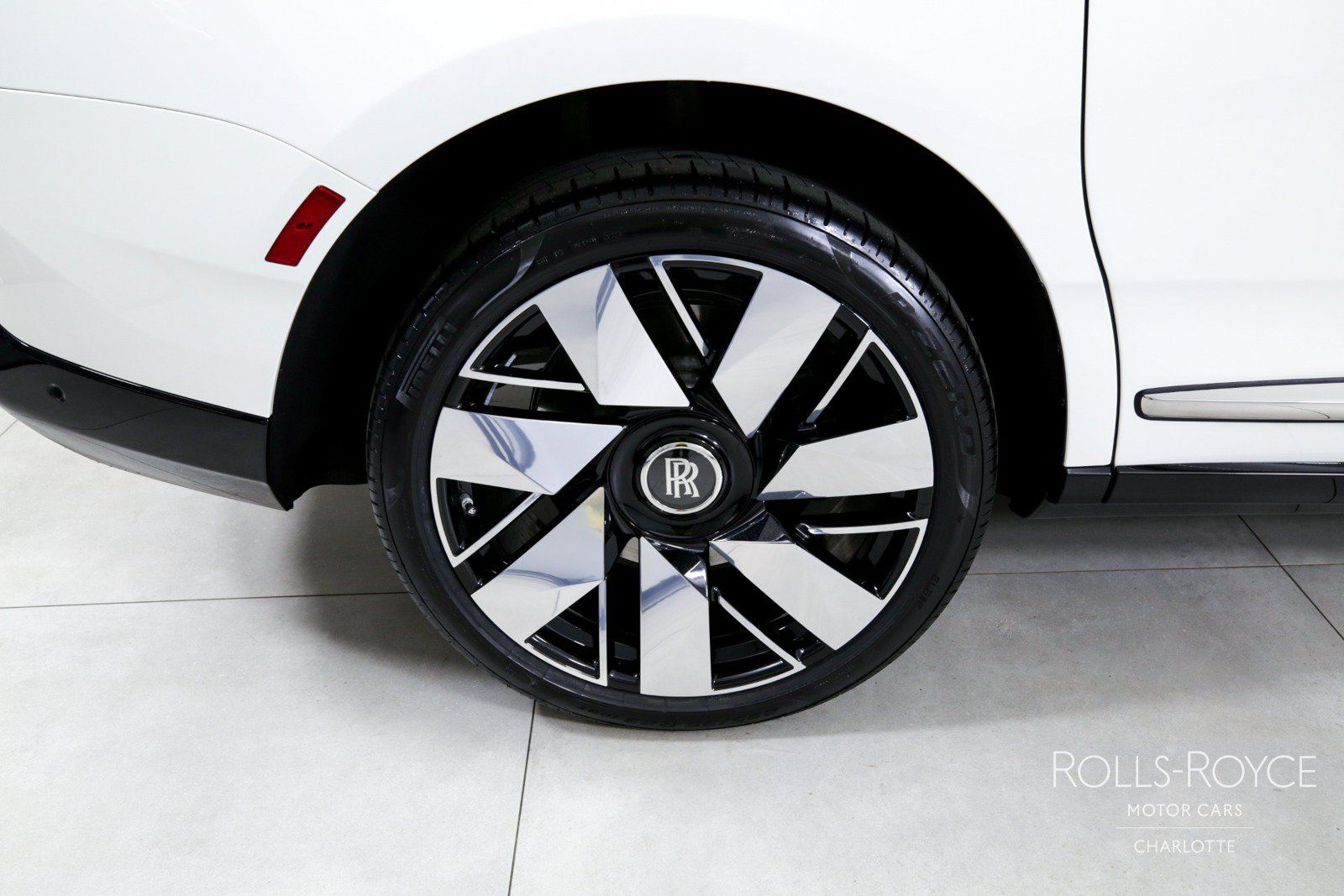 Used 2025 Rolls-Royce Cullinan AWD/4WD image 34