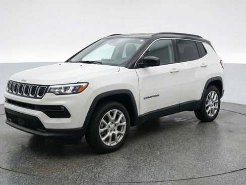 Used 2025 Jeep Compass Limited AWD/4WD image 3