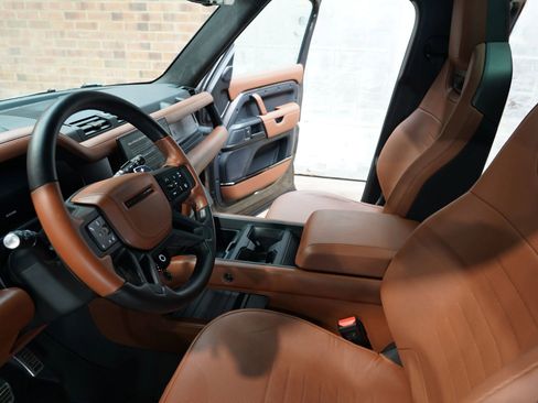 Used 2025 Land Rover Defender 110 image 51