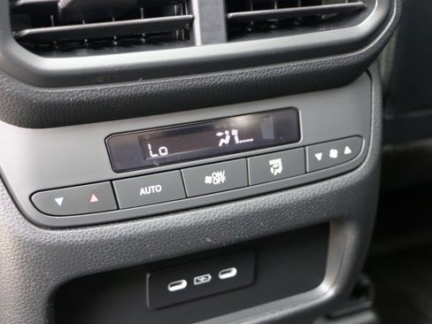 Used 2025 Honda Pilot Touring image 34