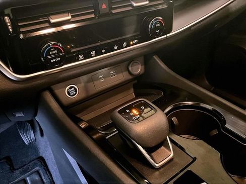 Used 2022 Nissan Rogue SV image 27