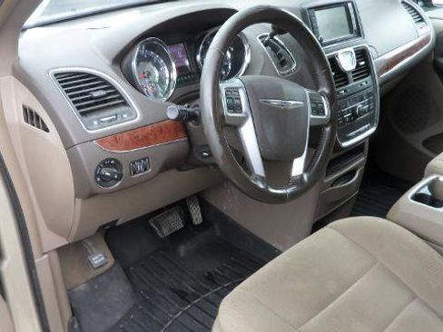 Used 2010 Chrysler Town & Country Limited w/ Entertainment Group #3 image 10