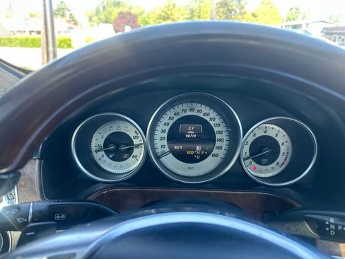 Used 2014 Mercedes-Benz E 550 4MATIC Sedan image 28