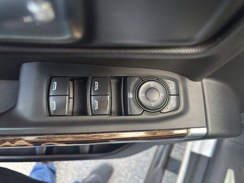 Used 2021 GMC Sierra 1500 SLE image 16