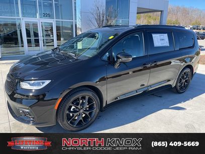 New 2026 Chrysler Pacifica Select