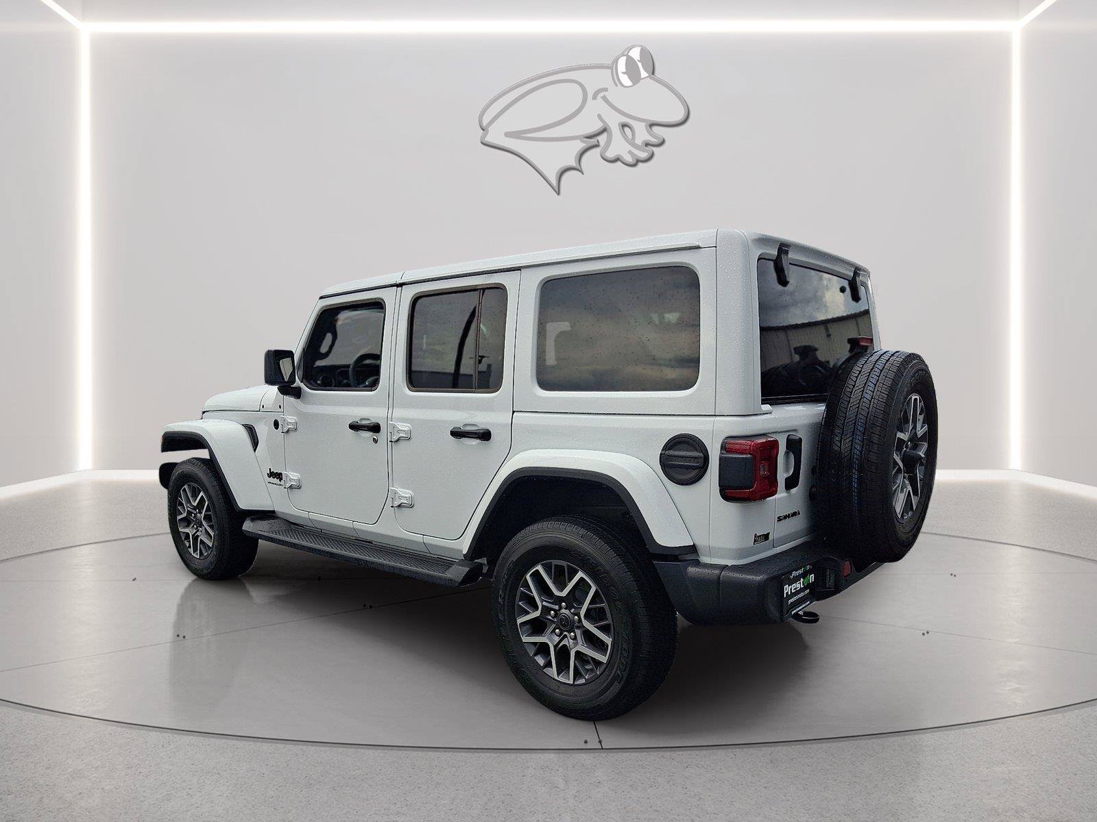 Used 2025 Jeep Wrangler Unlimited Sahara AWD/4WD image 3