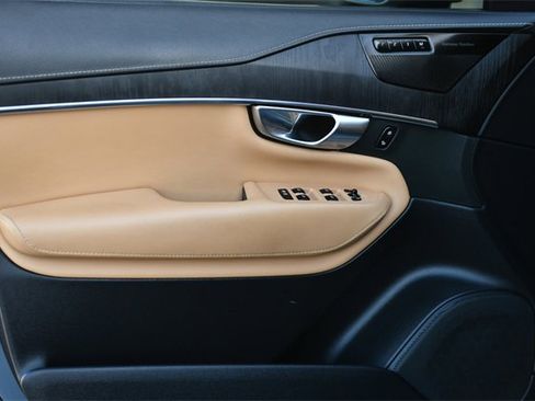 Used 2021 Volvo XC90 T6 Inscription w/ Protection Package Premier image 22