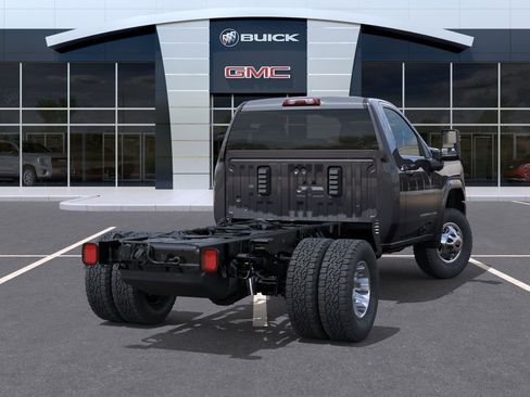 New 2026 GMC Sierra 3500 SLE image 4