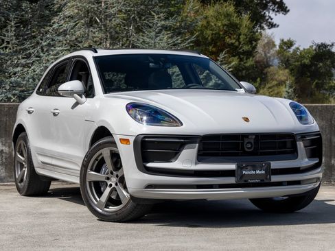 Certified 2025 Porsche Macan AWD/4WD image 6