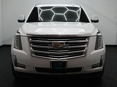 Used 2018 Cadillac Escalade Platinum AWD/4WD image 7