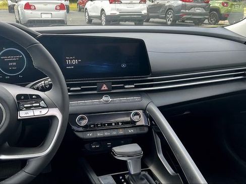 New 2025 Hyundai Elantra Limited image 7