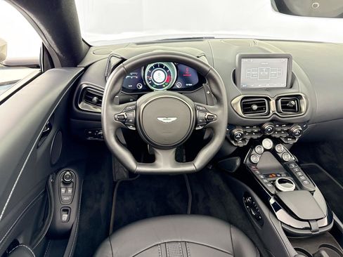 Used 2023 Aston Martin V8 Vantage Roadster RWD image 22