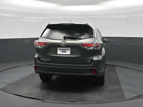 Used 2016 Toyota Highlander Plus FWD image 8
