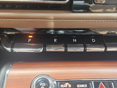Used 2022 Lincoln Aviator Reserve w/ Equipment Group 201A RWD image 34