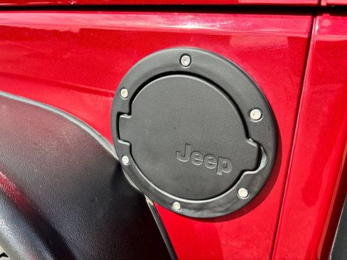 Used 2013 Jeep Wrangler Unlimited Sahara w/ Dual Top Group AWD/4WD image 20
