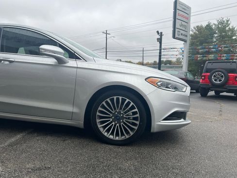 Used 2018 Ford Fusion SE w/ Fusion SE Technology Package image 5