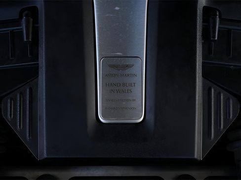 Used 2021 Aston Martin DBX image 45