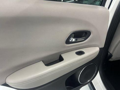 Used 2018 Honda HR-V EX image 21