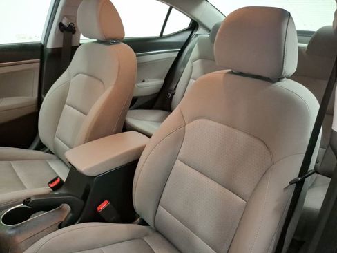 Used 2018 Hyundai Elantra SE image 17