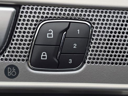 Used 2022 Ford Explorer Limited w/ Equipment Group 301A image 19