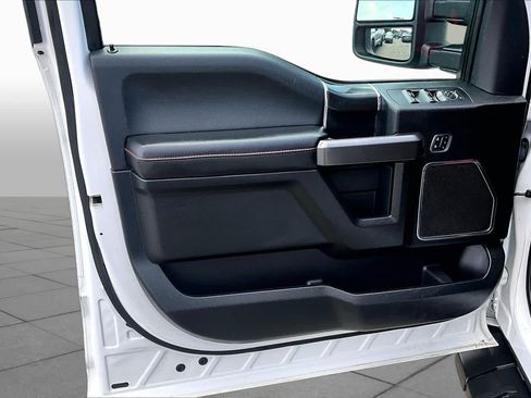 Used 2018 Ford F150 Lariat w/ Equipment Group 502A Luxury AWD/4WD image 21