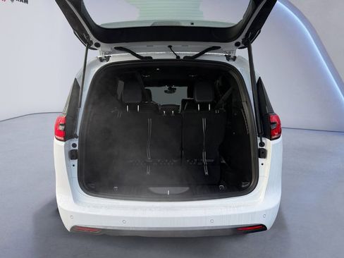 New 2026 Chrysler Pacifica Select FWD image 19