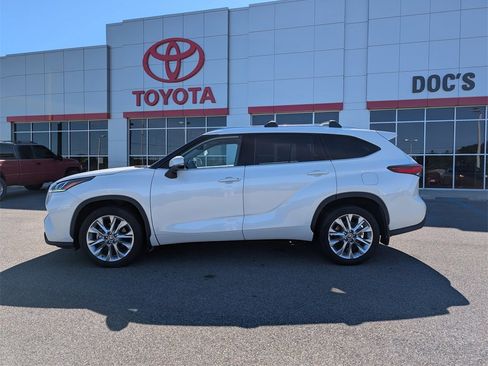Used 2020 Toyota Highlander Limited image 2
