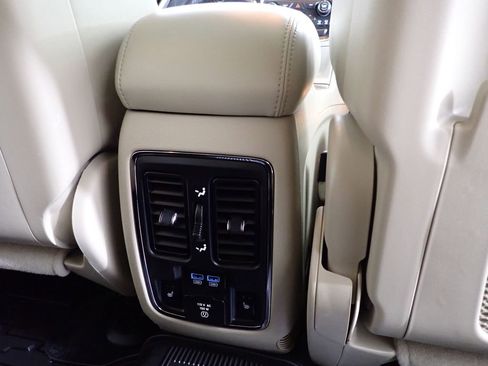 Used 2014 Jeep Grand Cherokee Limited AWD/4WD image 39