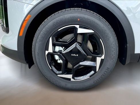 New 2026 Kia Sportage EX FWD image 11
