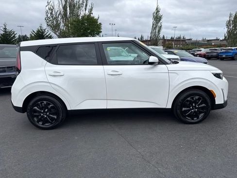Certified 2025 Kia Soul LX FWD image 4