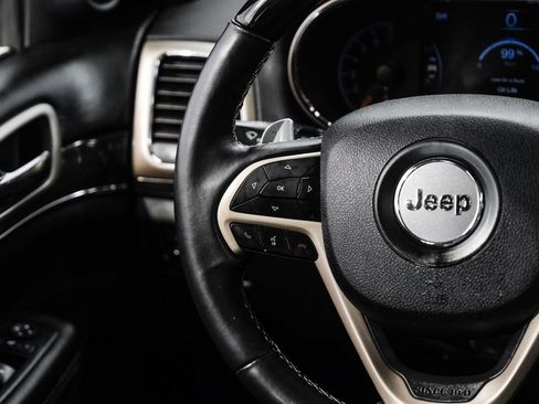Used 2017 Jeep Grand Cherokee Overland w/ Jeep Active Safety Group RWD image 22