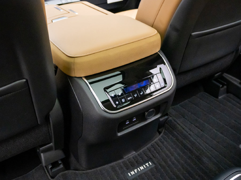 Certified 2026 INFINITI QX80 Luxe w/ Cargo Package AWD/4WD image 15