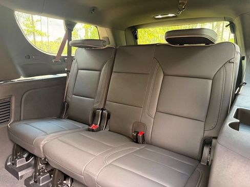 New 2025 Chevrolet Suburban Premier RWD image 33